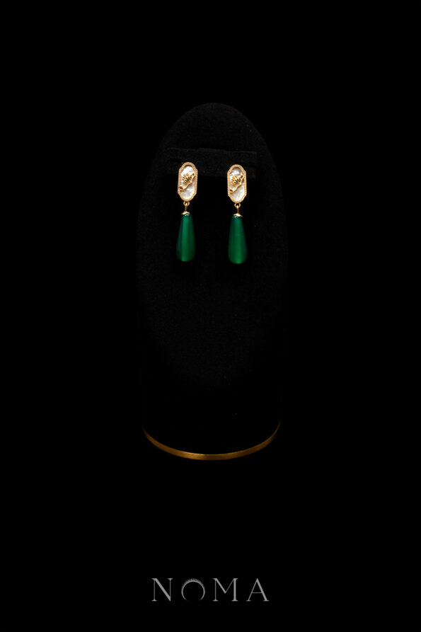 JJW-202400027-Shell-Scenery-Pear-Jade-Earrings-18k-Yellow-Gold-Jade