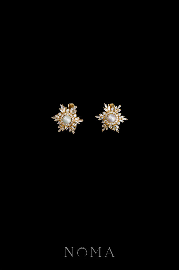 MEN-202400045-Snowflakes-Pearl-Cufflinks-18k-Yellow-Gold