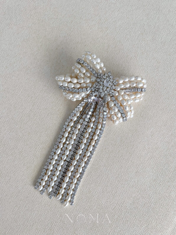 ACC-202300023-Extravagant-Royal-Pearl-Ribbon-Brooch-White-Gold-1