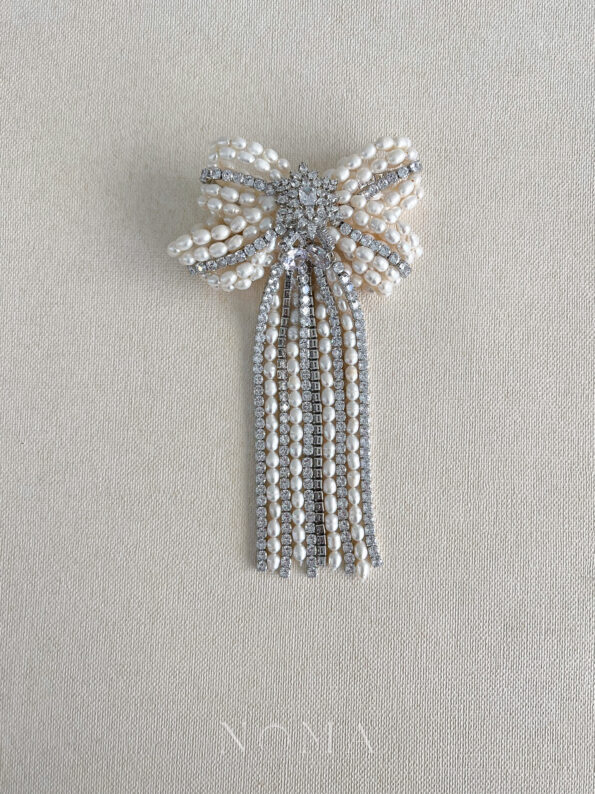 ACC-202300023-Extravagant-Royal-Pearl-Ribbon-Brooch-White-Gold