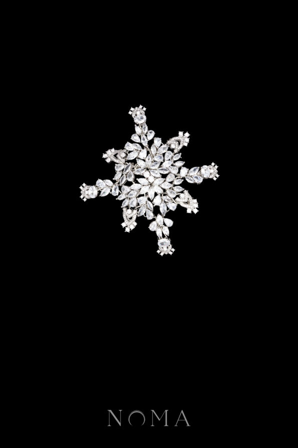 ACC-202400064-Dazzling-Parallelogram-Brooch-White-Gold