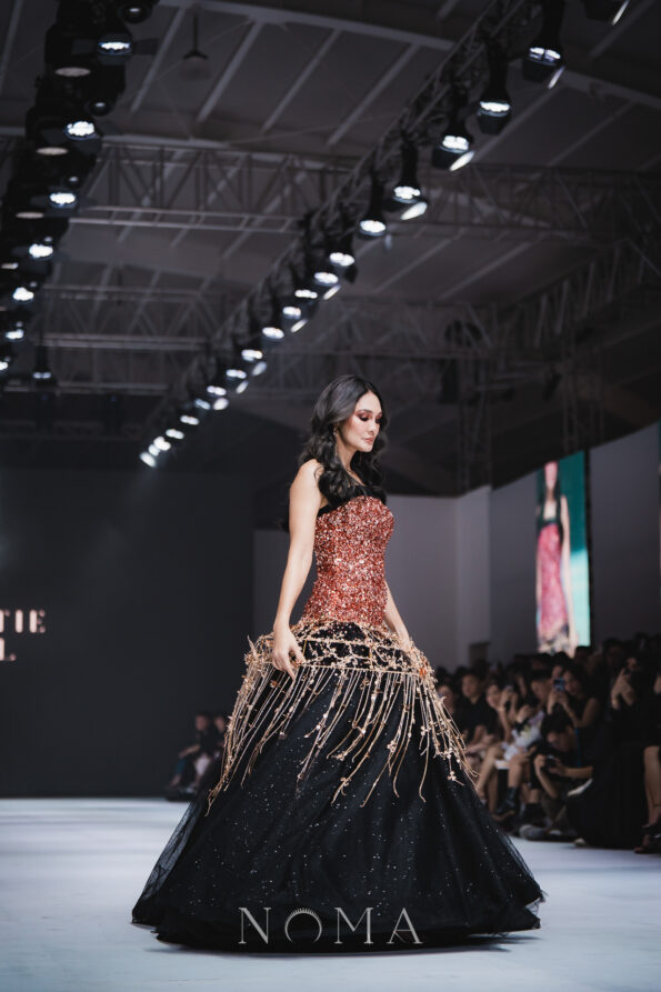 ACC-202400088-CUSTOM-Christie-Basil-JFW-2025-Dangling-Chain-Body-Accessories-Gold-3