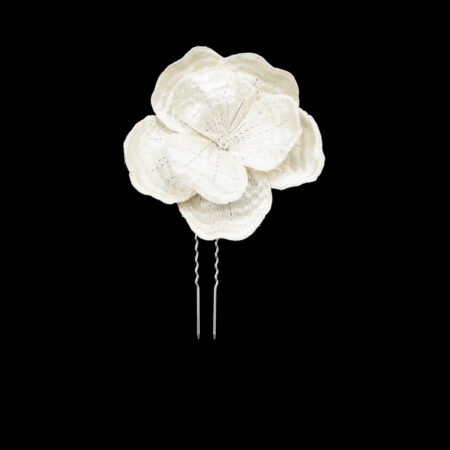 Thread Winter Blossom Hairpin - White Silver, White