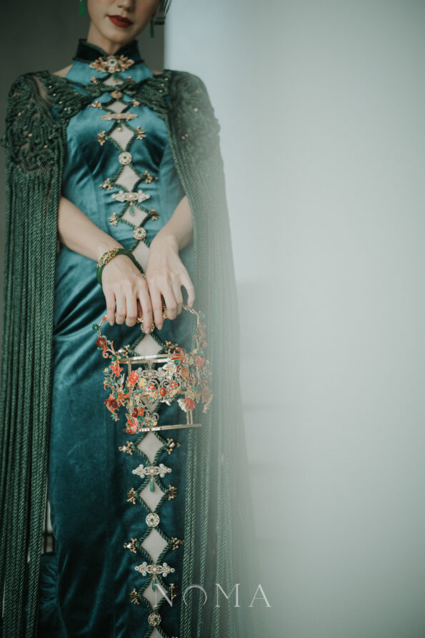 CHN-202400218-Colorful-Lotus-Scenery-Bag-Gold-1