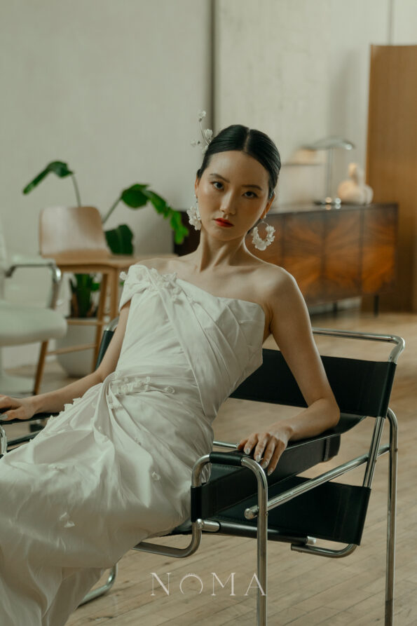 FLR-202400034-CC-Sweet-Pea-Circle-Earrings-White-Gold-White-3