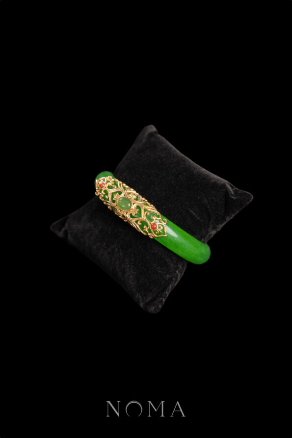 JJW-202300027-Half-Clover-Ornamental-Jade-Bangle-Doff-Gold-Jade-3