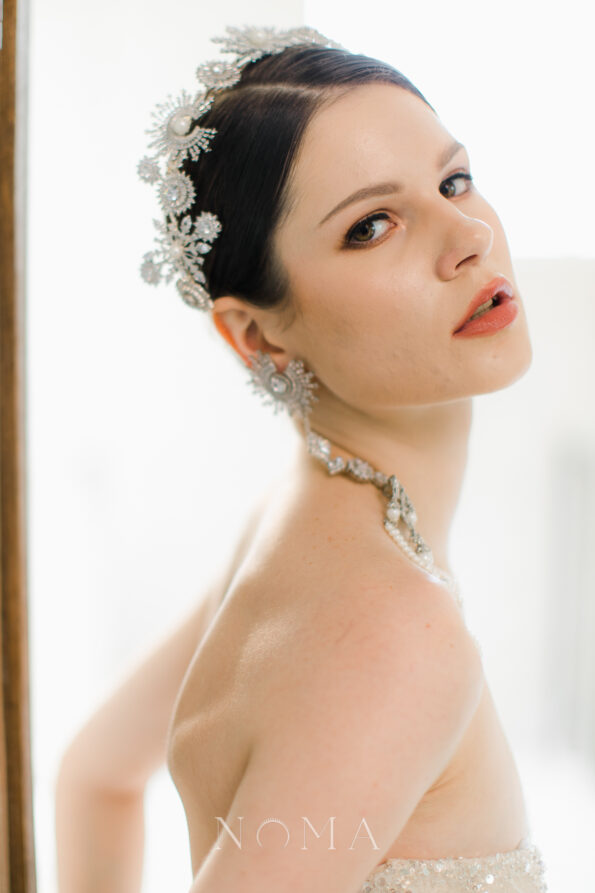 ACC-202300059-Extravagant-Snowflakes-Round-Headband-White-Gold-3