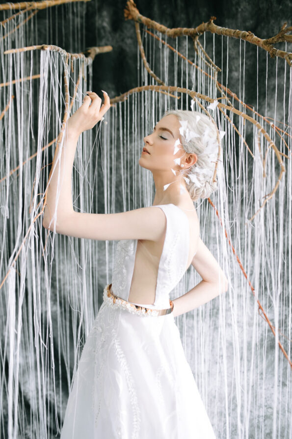 HMV-202100028-Light-Feathers-Earpiece-Set-White-Silver-2-pcs-1