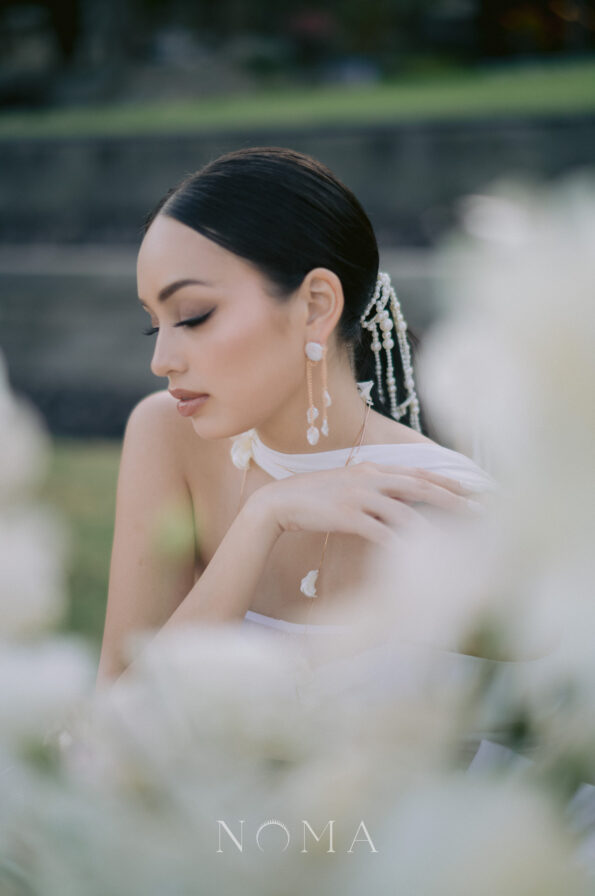 PJW-202400011-Dangling-Chain-Baroque-Pearl-Earrings-18k-Yellow-Gold-White-Pearl-1