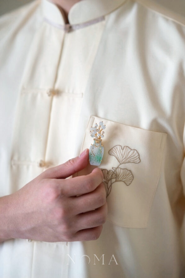 JJW-202600002-Art-Deco-Simple-Vase-Jade-Brooch-18k-Yellow-Gold-Light-Jade-1